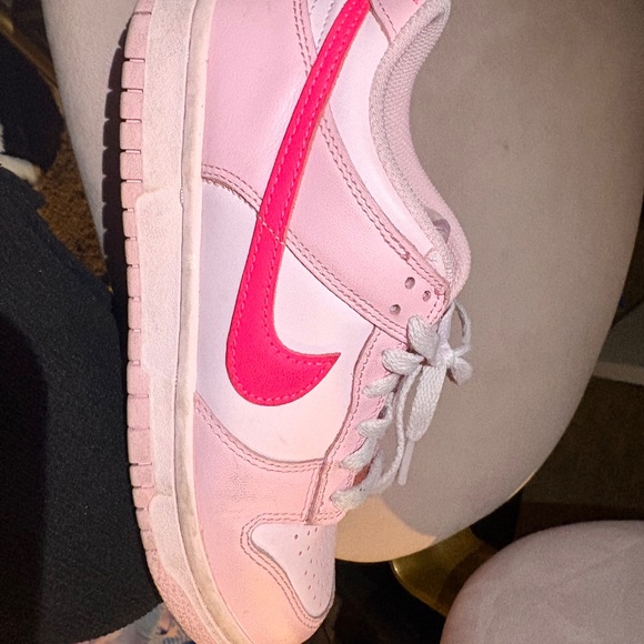 Nike - Picture 3 of 4